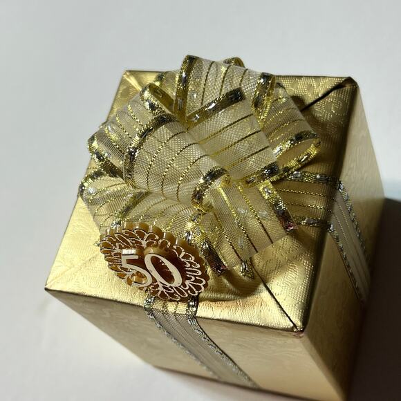 Pretti Pak 50th Anniversary Wind Up Music Box Gold Gift Plays Anniversary Song - Picture 10 of 10